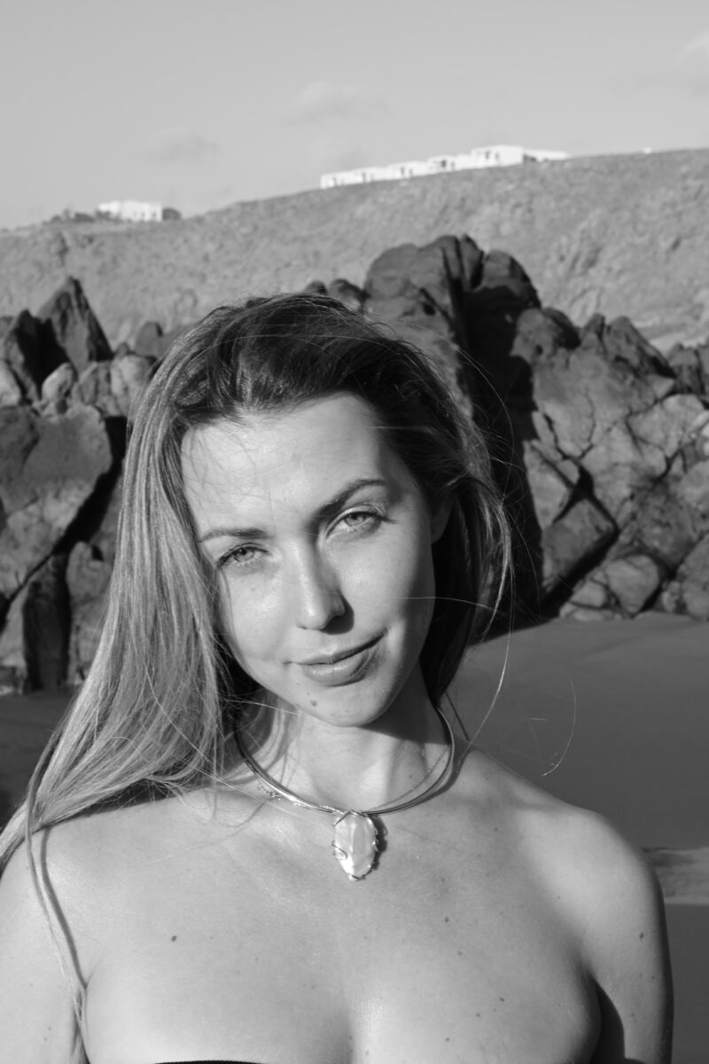 A print szerepe és a finom női energiák ereje | Gyöngy Soraya a Roadster podcastjában