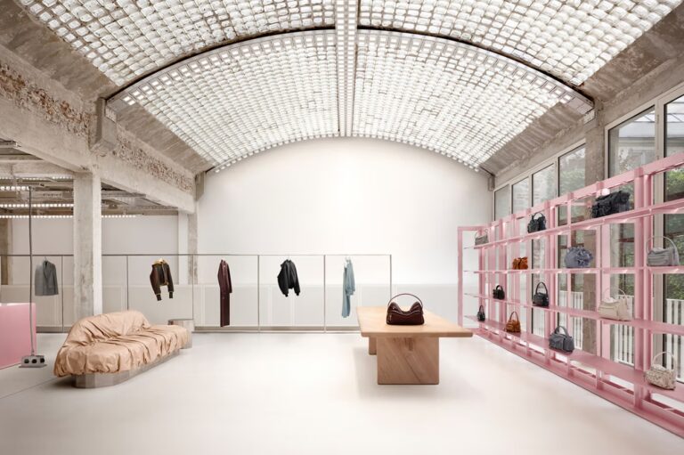 Kortárs elegancia Párizs szívében: az Acne Studios új központja