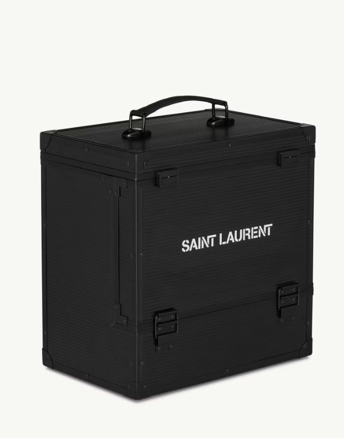A Saint Laurent luxus adventi kalendáriuma egy limitált kiadású lemezkollekció