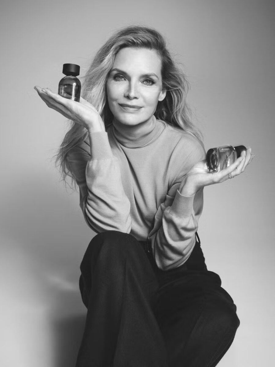 Megérkezett Michelle Pfeiffer parfümmárkájának minden eddiginél érzékibb illata