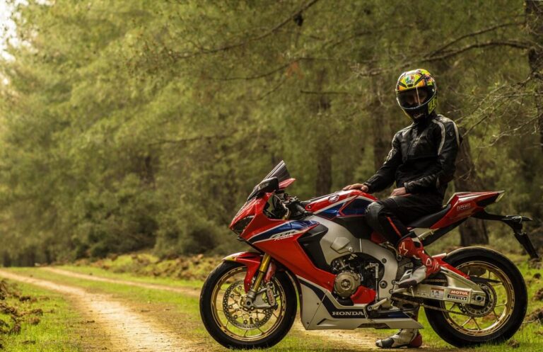 Hogyan válassz motoros ruházatot nőként?