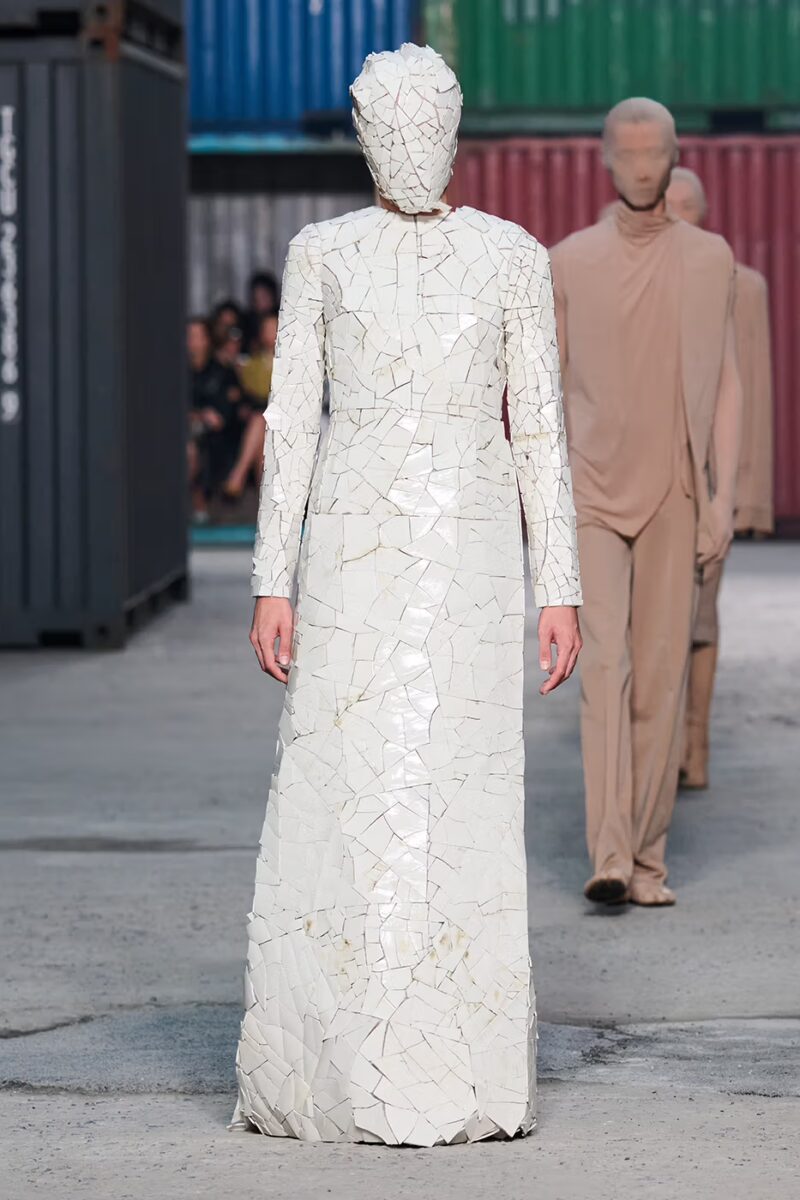 A Maison Margiela egy párizsi bolhapiac hangulatát vitte el Sanghajba