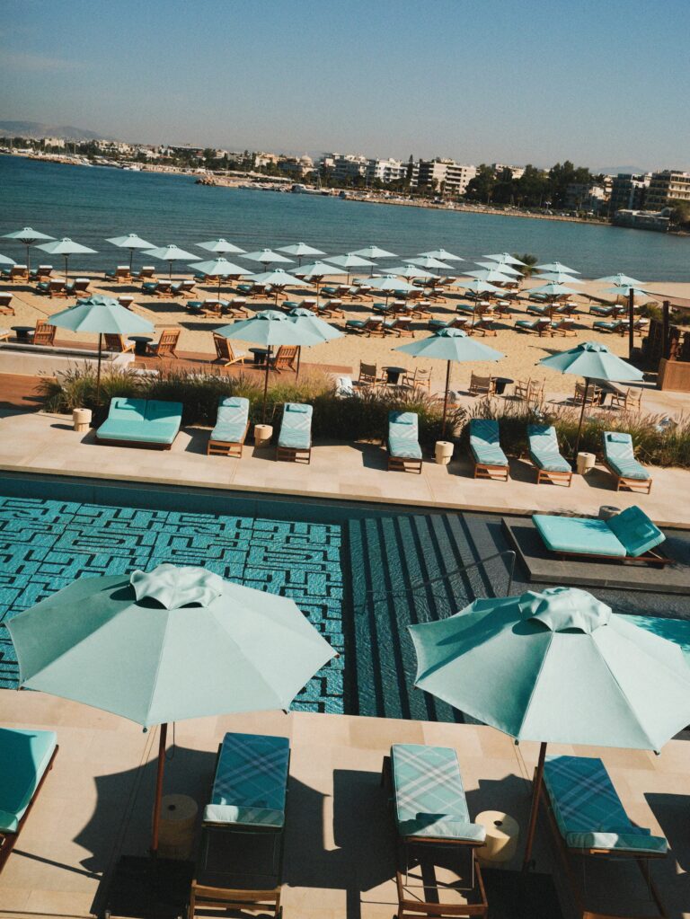 Burberrybe öltözött Görögország egyik legexkluzívabb tengerparti resortja