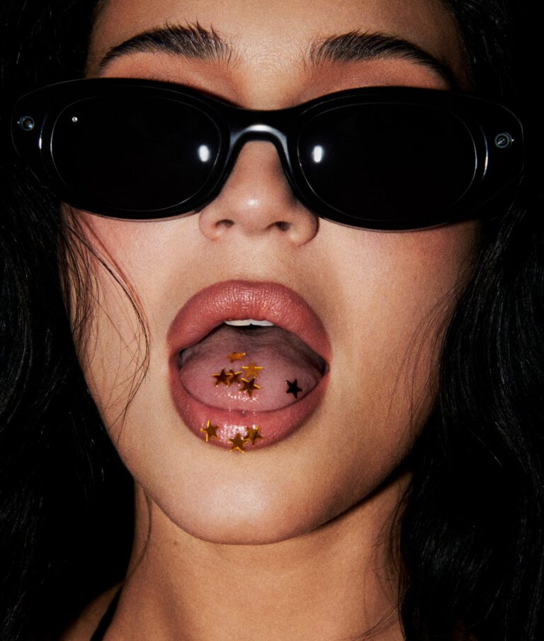 Kylie Jennerrel dobja piacra új okosszemüvegeit a Meta